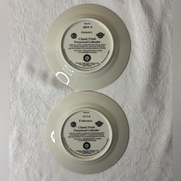 Winnie the Pooh Collector Plates Set-Classic Pooh Perpetual Calendar - Picture 10 of 15